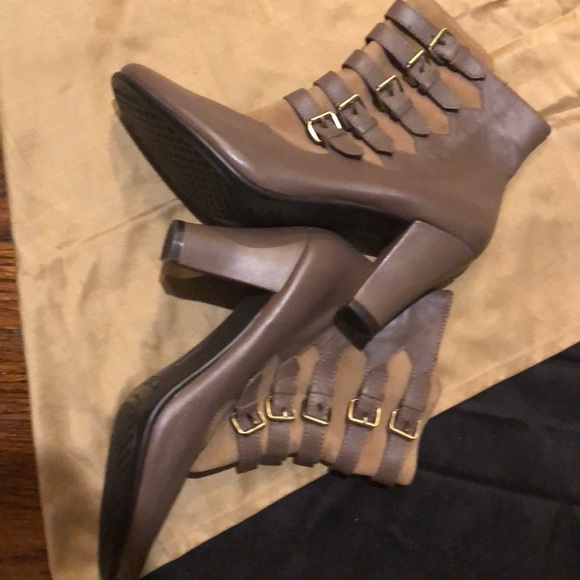 AEROSOLES Shoes - Aerosols retro button up boots. Taupe/beige